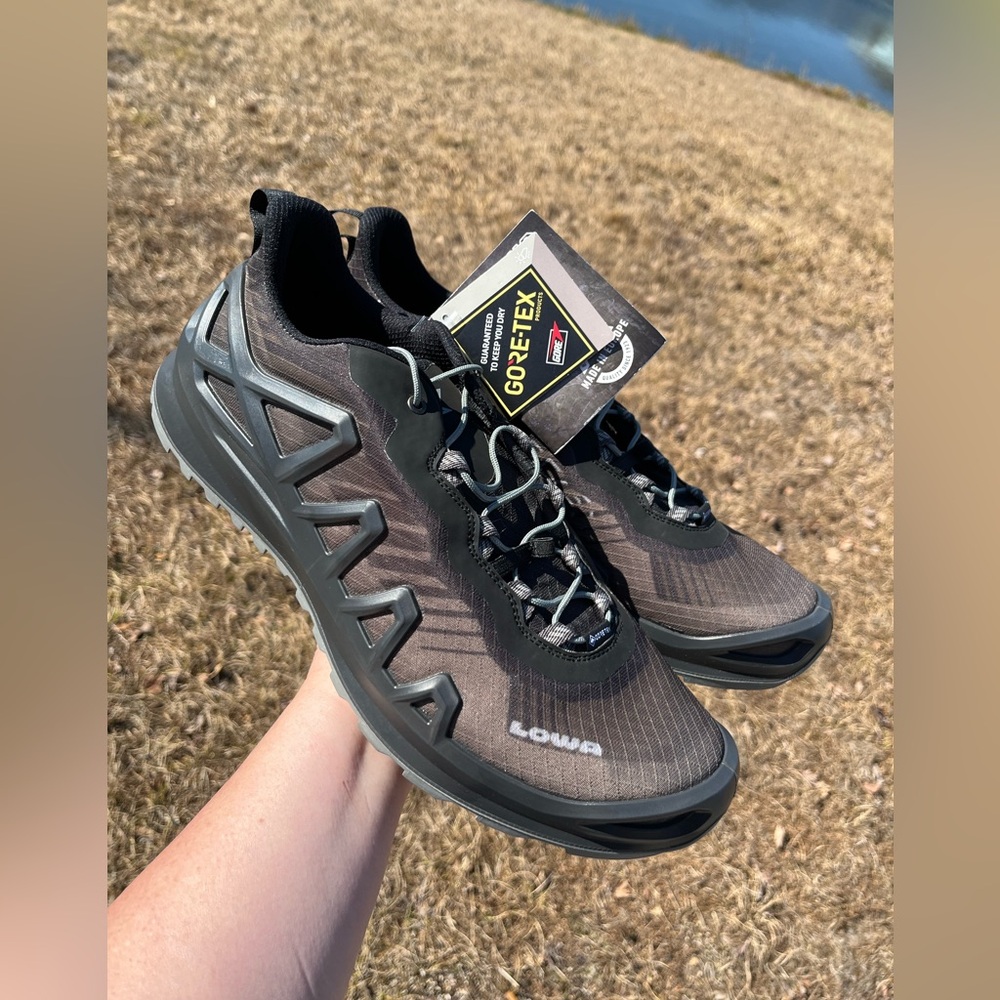 NWT Lowa Merger GTX Mens Lo Hiking Shoes in Black Size 12